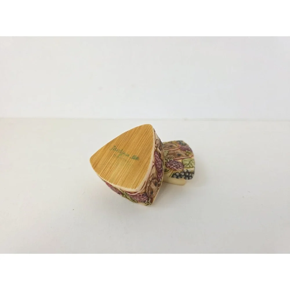 Harmony Kingdom Jardinia trinket box mouse mice in strawberry fields